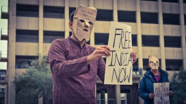Anirvan Chatterjee doing street theater of anti-Emergency protests (20-16) - credit Ravi Shankar